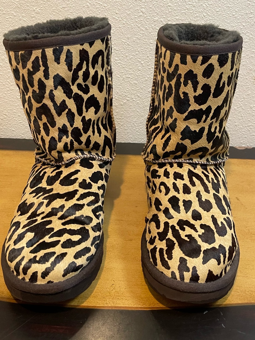 UGG Australia Classic Short Exotic Leopard Calf Hair Boots Size 9 | 1002790